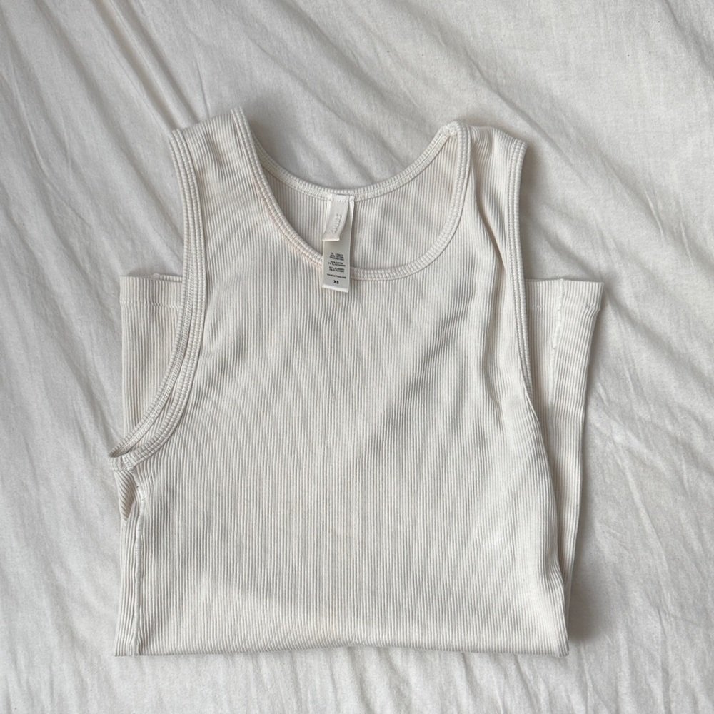 SKIMS Bone Ribbed Set - Picture 3 of 4
